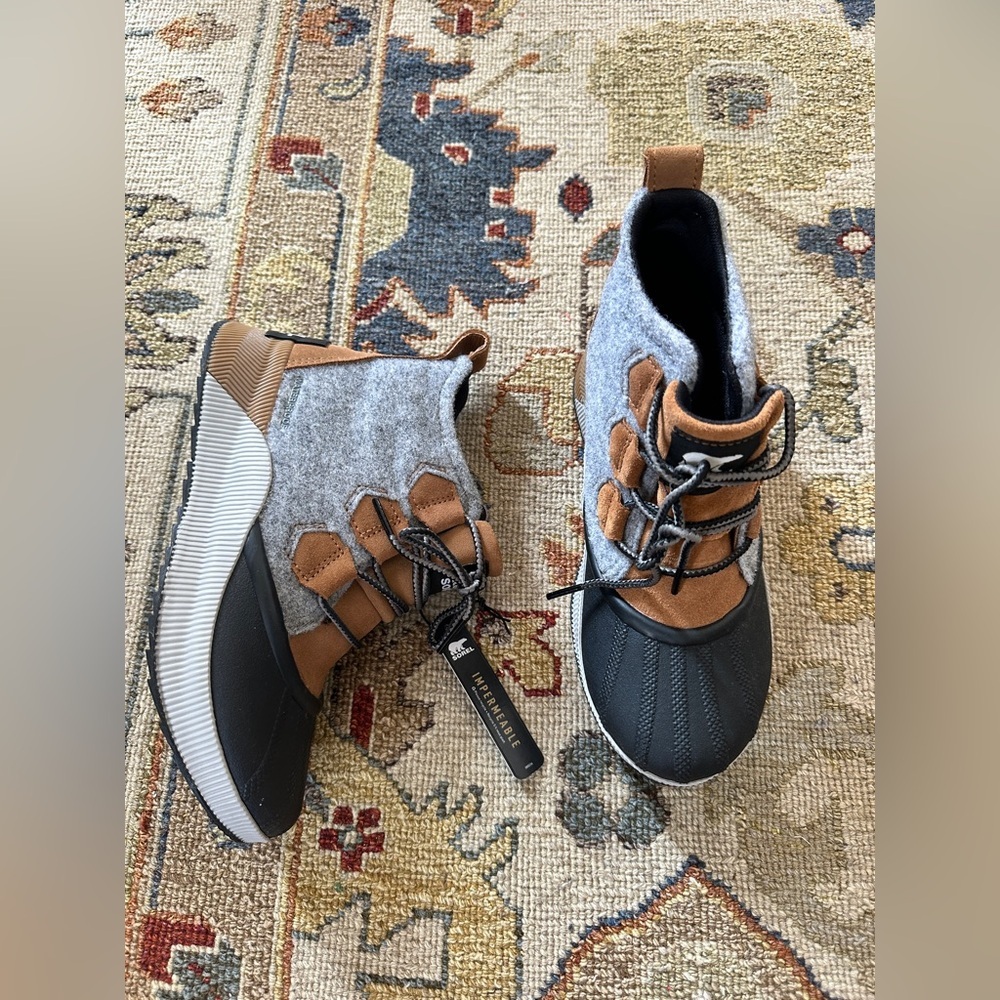 NWT Sorel Out N About III Classic Tan and Black Boots sz 6